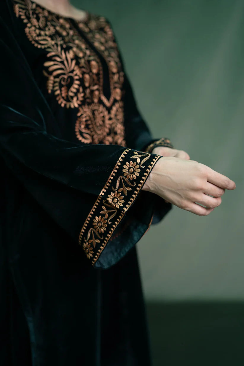 WINTER- 2PC Velvet Heavy Embroidered Shirt With Velvet Heavy Embroidered Trouser -D20
