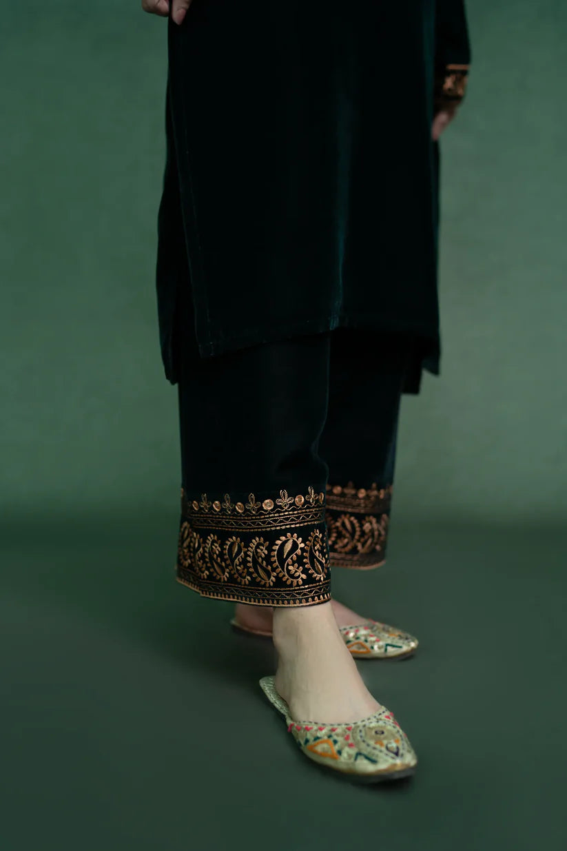 WINTER- 2PC Velvet Heavy Embroidered Shirt With Velvet Heavy Embroidered Trouser -D20