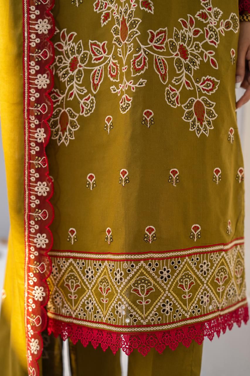SUMMER-3PC LAWN EMBROIDERED SHIRT WITH LAWN EMBROIDERED READY TO WEAR DUPATTA-G01